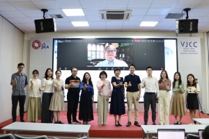 BAN LÃNH ĐẠO TRƯỜNG KINH DOANH VÀ SÁNG TẠO VIỆT – NHẬT CHÚC MỪNG SINH VIÊN NHÂN DỊP NĂM HỌC MỚI 2026–2027
